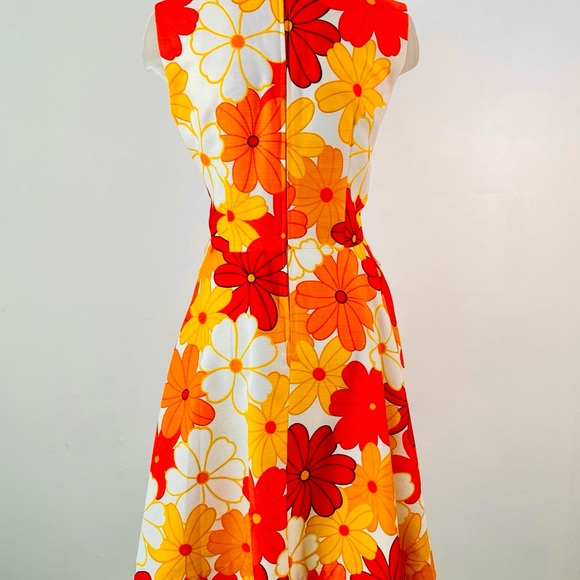 Vintage 70s Bright Floral Pique Cotton Dress Red Orange Yellow Skater Skirt M - Picture 3 of 6